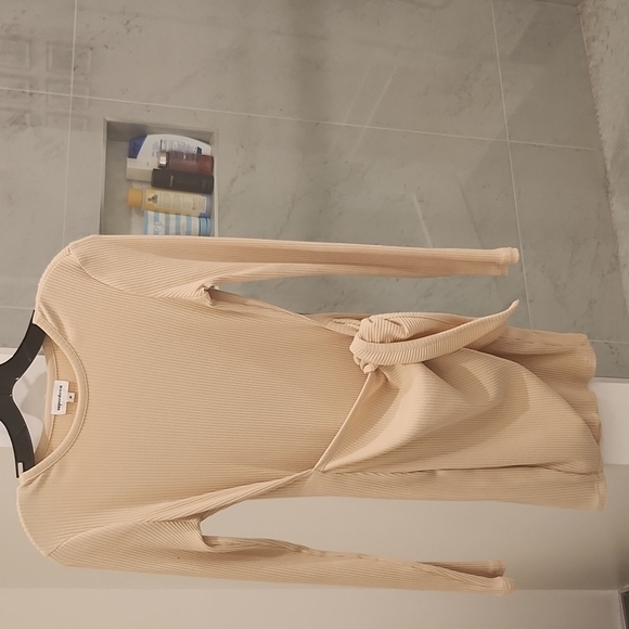 Superdown Dana Wrap long sleeve dress - Picture 2 of 4